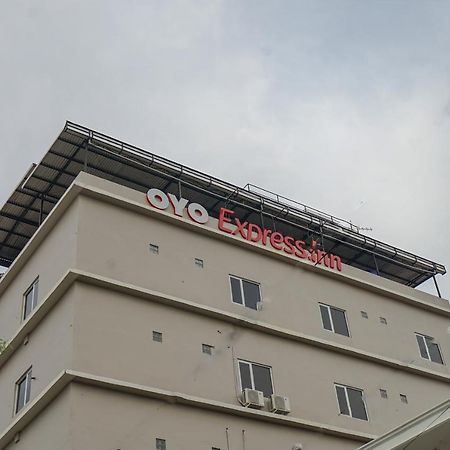 Oyo 616 Express Inn Palembang Luaran gambar